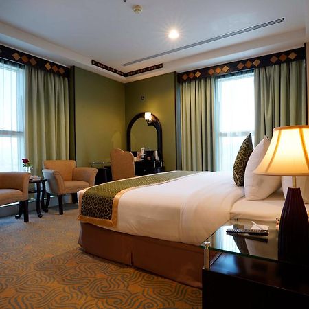 Awaliv International Hotel Ta'if Quarto foto A bedroom at the hotel