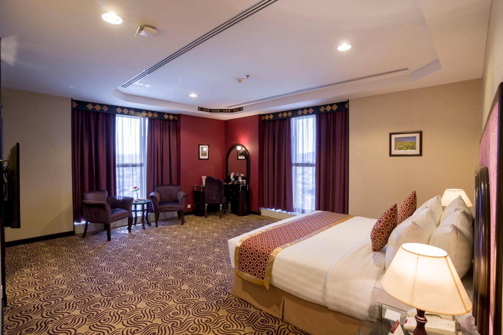 Awaliv International Hotel Ta'if Quarto foto A suite at the hotel