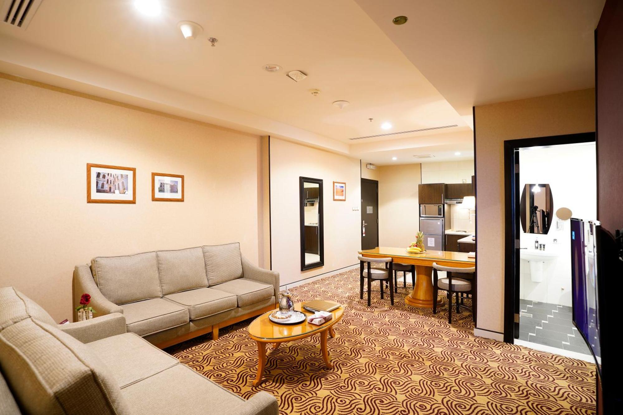 Awaliv International Hotel Ta'if Quarto foto A suite at the hotel