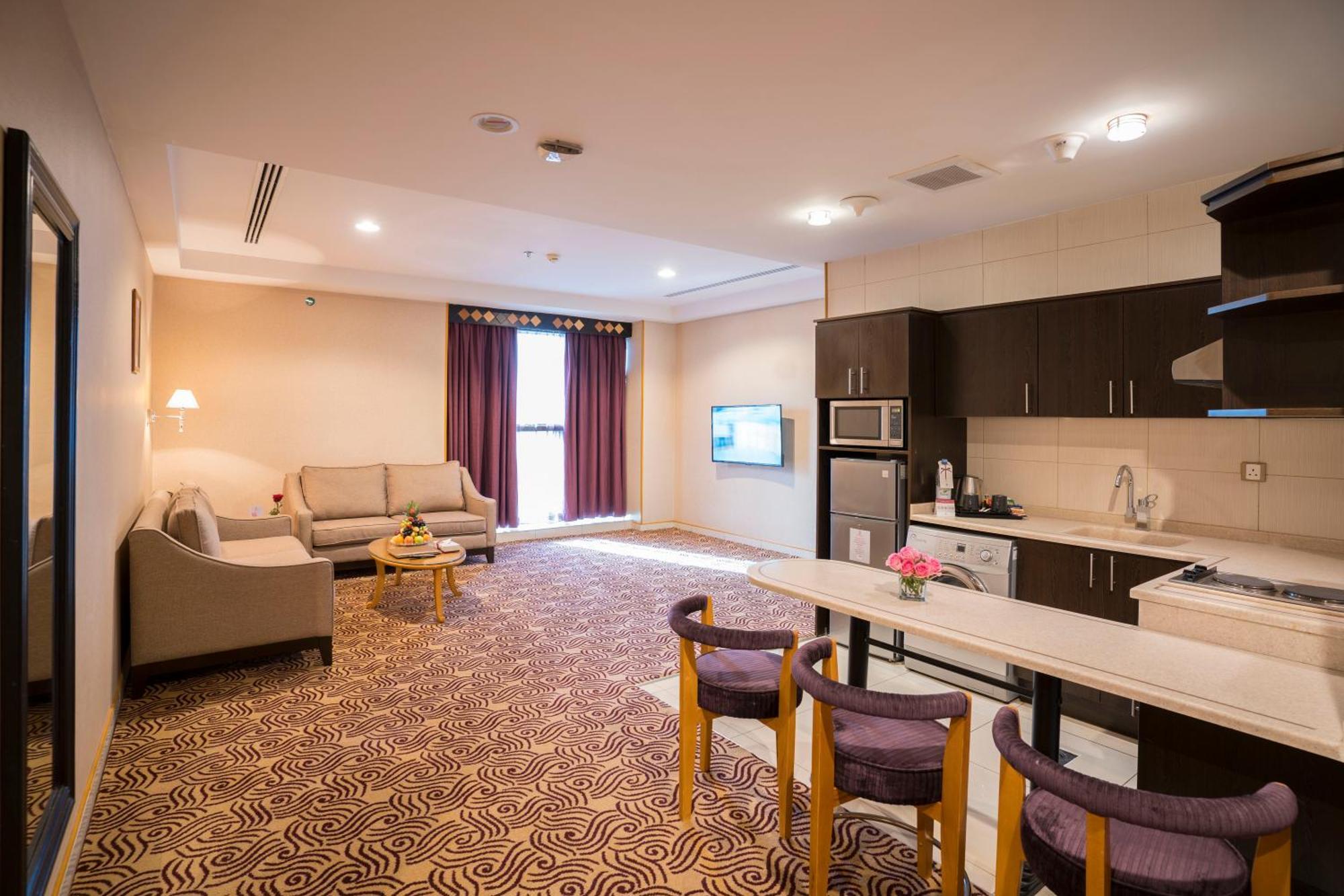 Awaliv International Hotel Ta'if Quarto foto A suite at the hotel