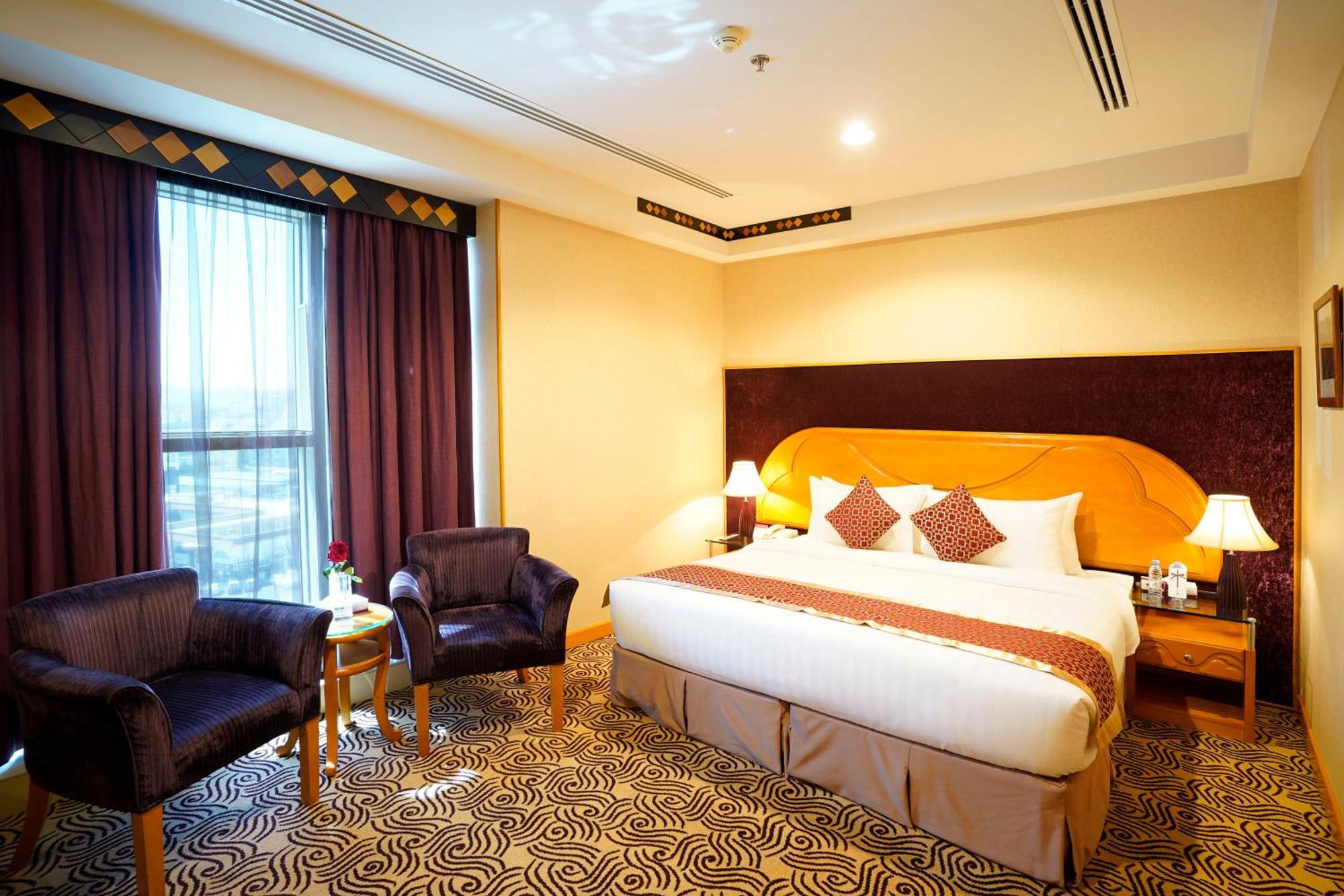 Awaliv International Hotel Ta'if Quarto foto A room at the hotel